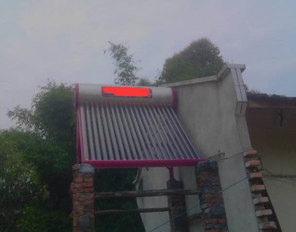 太陽(yáng)能熱水器萬(wàn)萬(wàn)要這樣裝，才能防雷，提高安全性