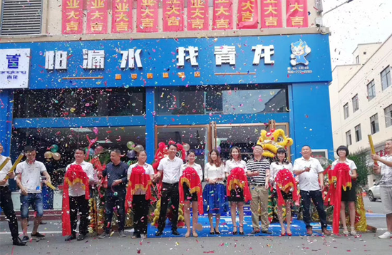 青龍家裝防水一日連開兩店，體驗店達140家