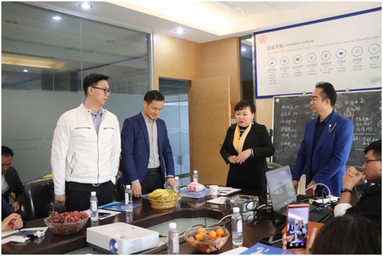 行業(yè)新鮮事:牛商匯蒞臨巨光門控參觀指導!